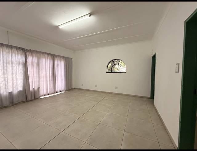 270M² OFFICE TO LET IN LIBRADENE